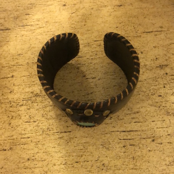 Dogeared cuff love bracelet with turquoise cabochon - Picture 2 of 3